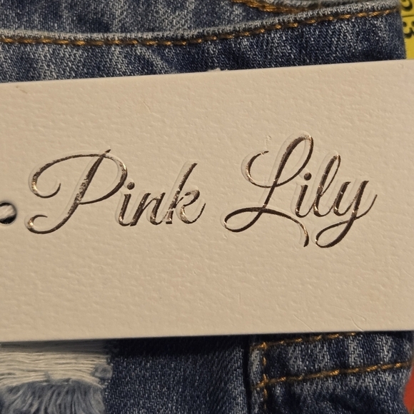 Pink Lily Nature 3" No More Wishing Distressed Denim Jean Shorts Size Medium - Picture 8 of 13